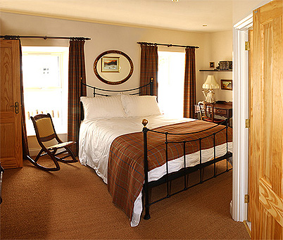 Master Bedroom - Glassdrumman Cottage