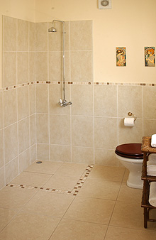 En-Suite bathroom - Glassdrumman Holiday Cottage